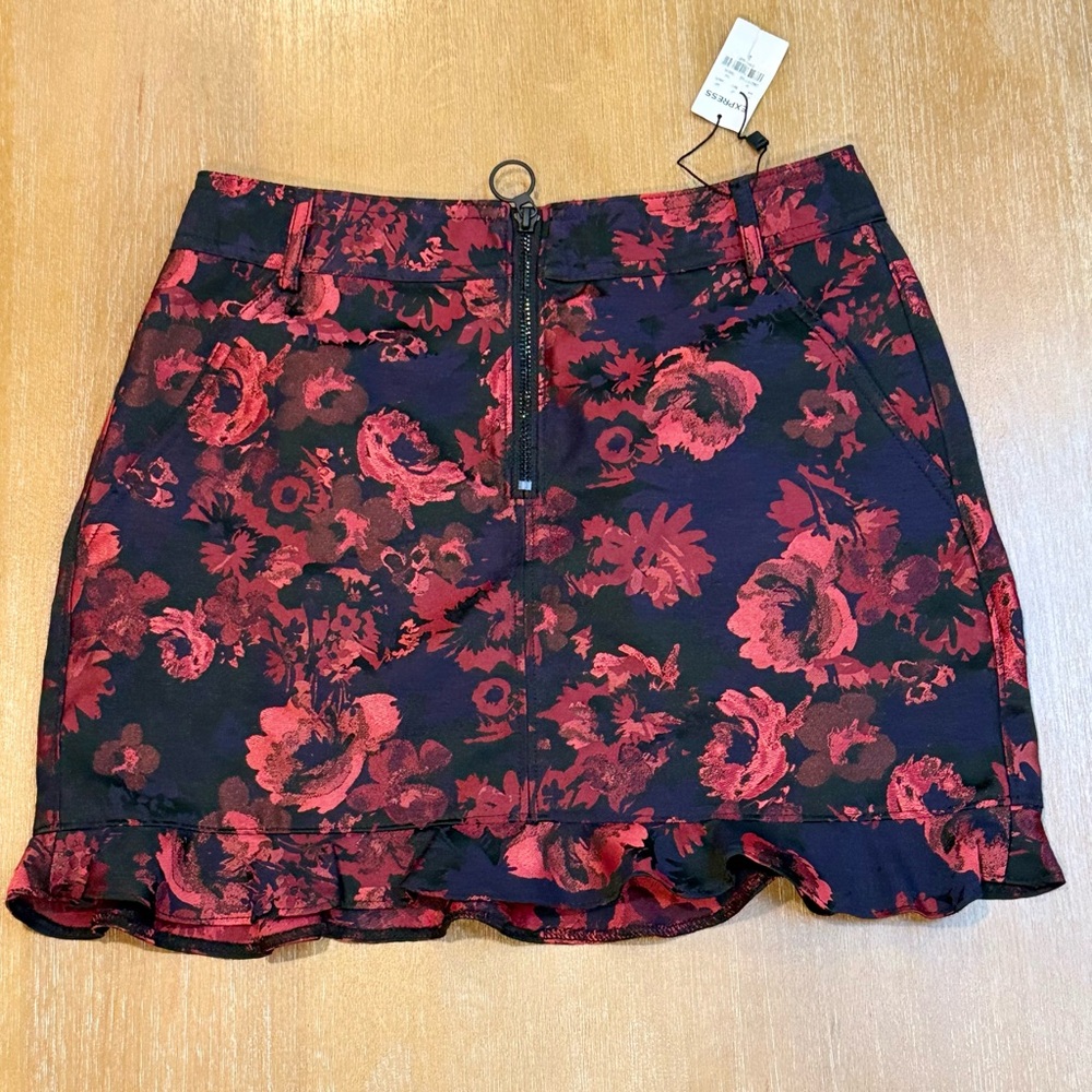 NWT Express Floral Jacquard Ruffle Mini Skirt Red Black Front Zip Sz 2